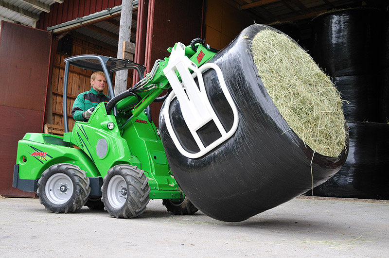 Compacte et maniable : Mini-chargeuse Avant Tecno série 400