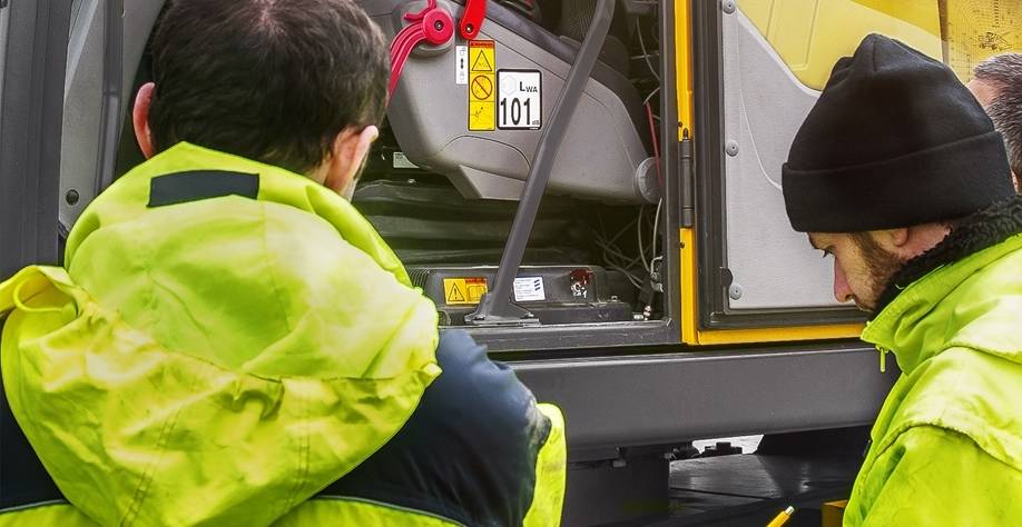 Pelle Volvo EWR150E à rayon court pour une stabilité et des performances élevées