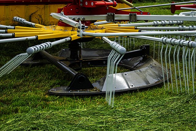 Double andaineur Pottinger pour une dépose d’andain ergonomique