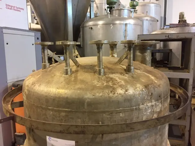 Cuve inox 316l 850 litres mores2 ateliers avec demi-canne d'occasion - référence : c4312_3