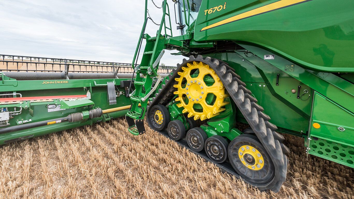 Chenilles élargies de la moissonneuse-batteuse John Deere T560 pour terrains difficiles