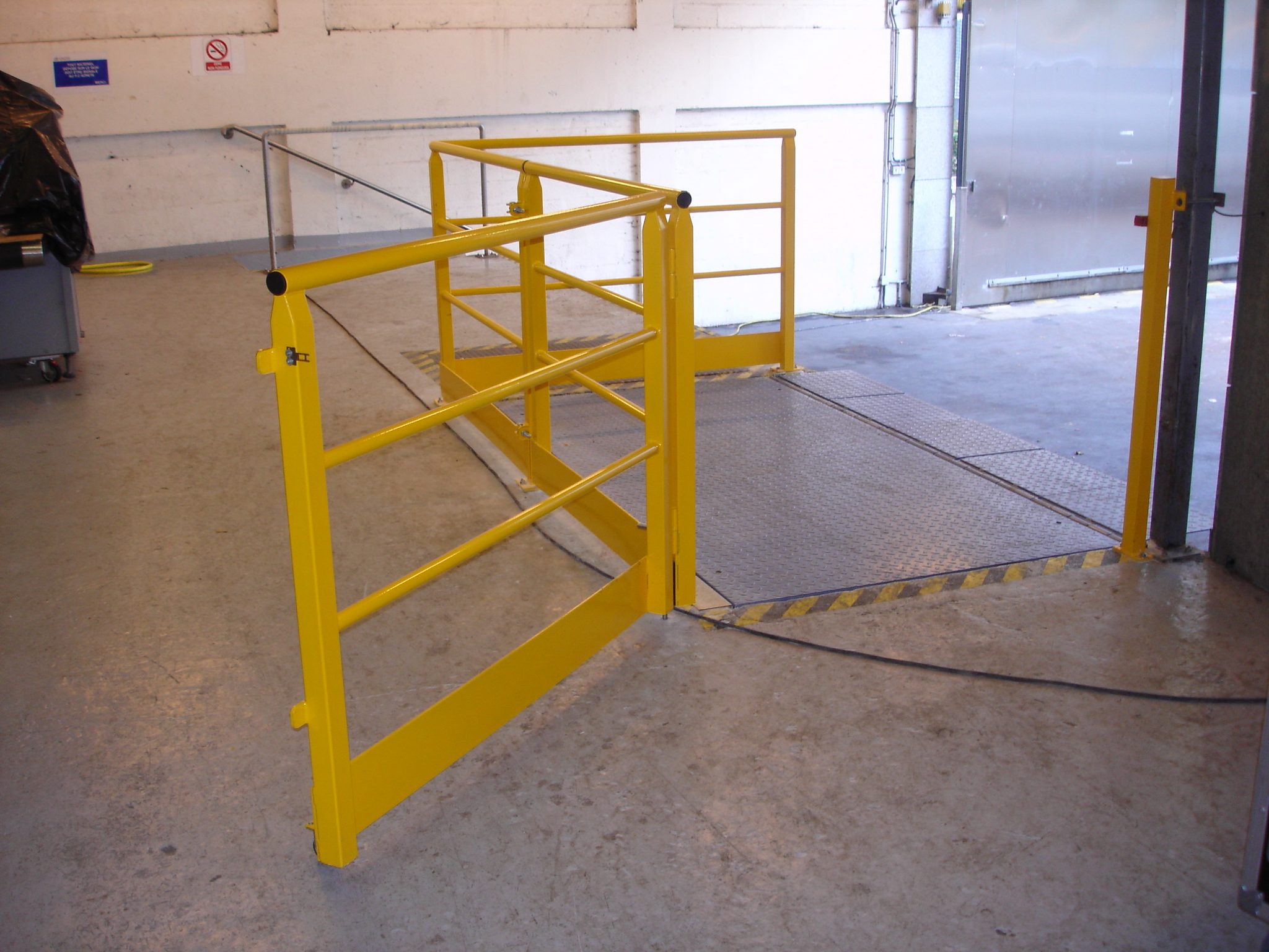 Protection industrielle avec garde-corps personnalisé