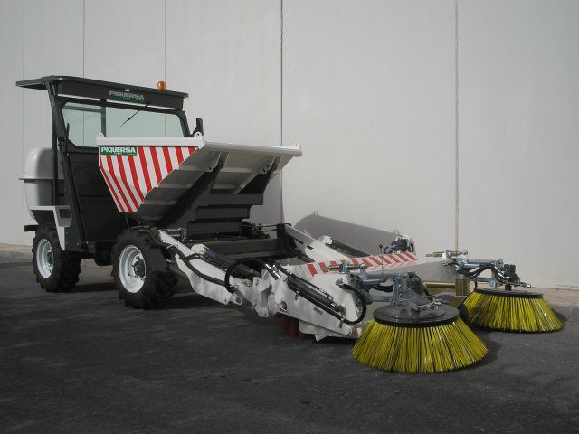 Ba-2500h-ag - balayeuse mécanique de voirie - Piquersa - moteur Perkins diesel 49,5 ch - transmission hydrostatique 4x4 - capacité 2500 kg_3