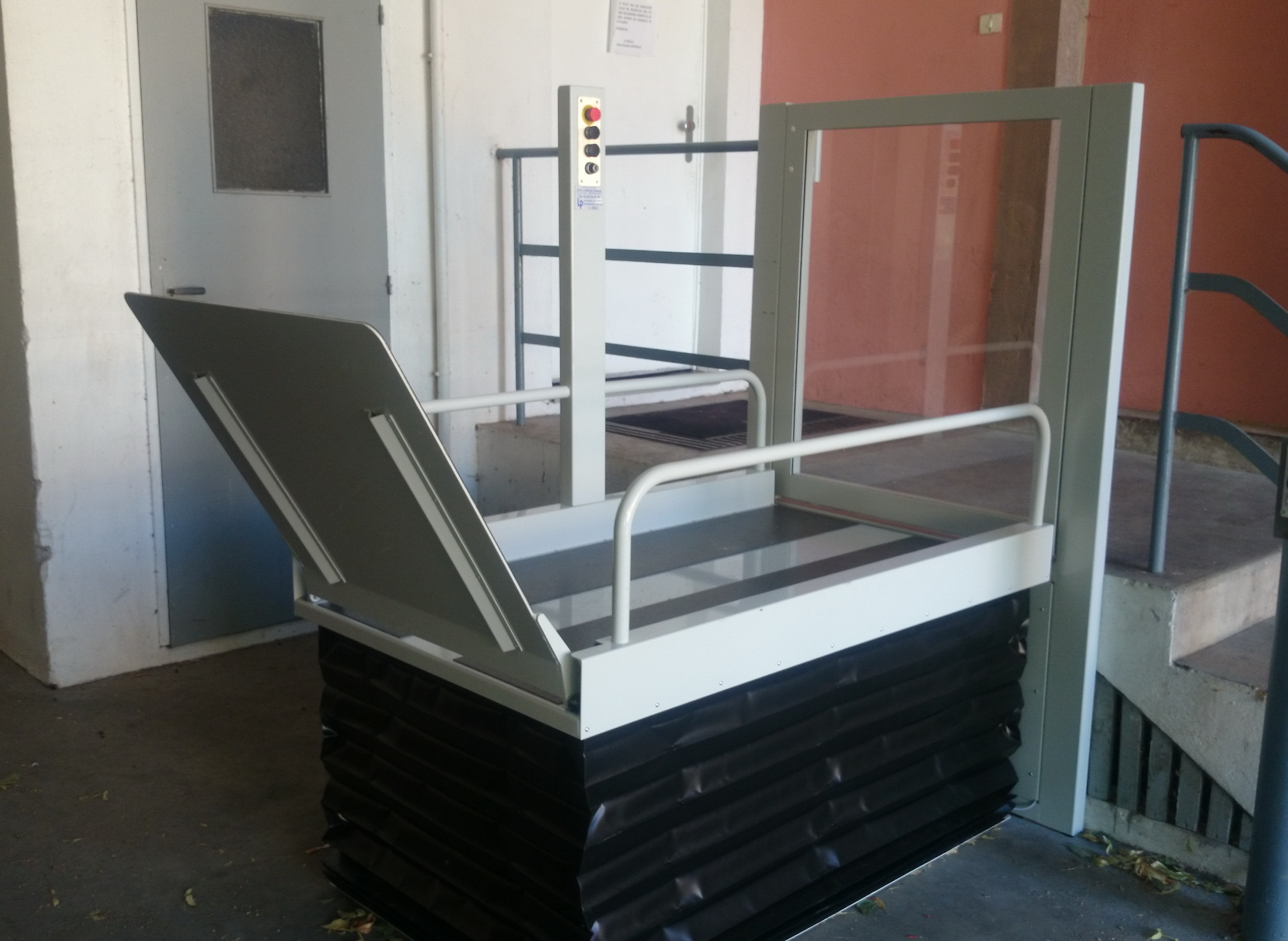 Élévateur mobile Minilift 2 - course 83 cm - capacité 300 kg - options garde-corps et accès ERP_3