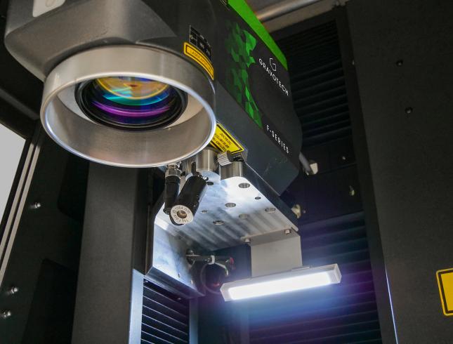 Machine industrielle de gravure laser pour le métal, entièrement automatisé - LW2_3