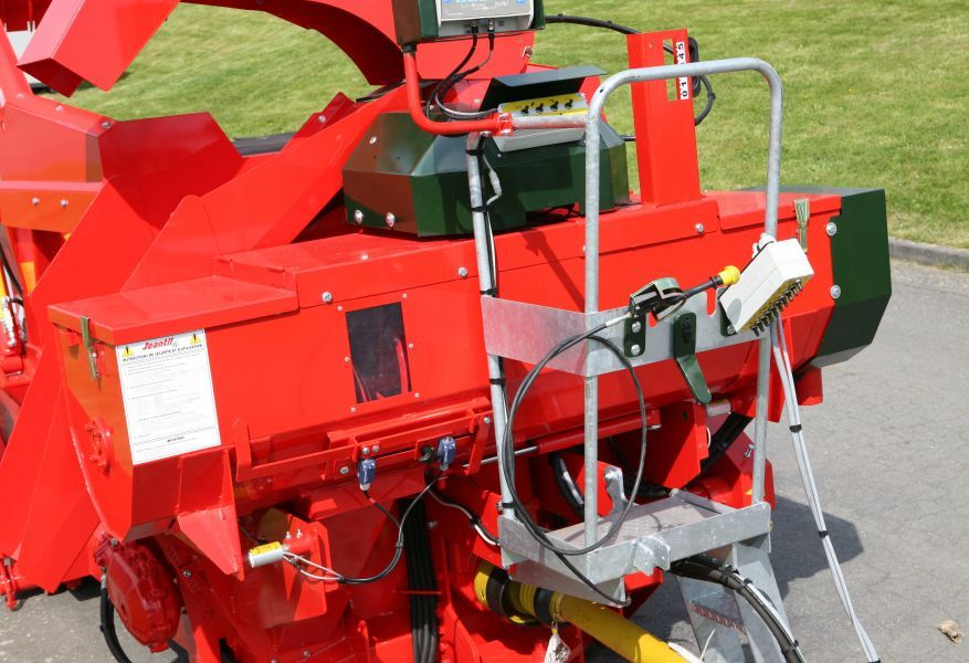 Pailleuse agricole PR 6000 SD - Jeantil - Pour bottes rondes ou cubiques avec 2 démêleurs et trémie 450 L_3