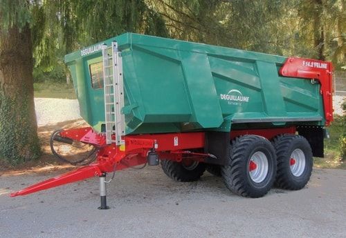 Benne agricole Feline équipée de hublot avant en verre trempé