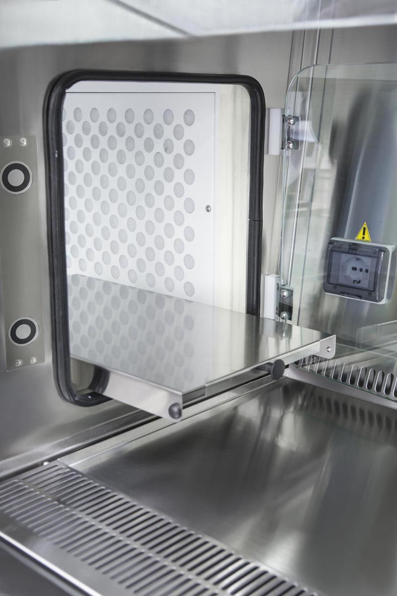 GloveFAST Cyto Pharma - isolateur pharmaceutique Faster SRL - ouvertures 300 mm avec manchons et système HEPA/ULPA_3