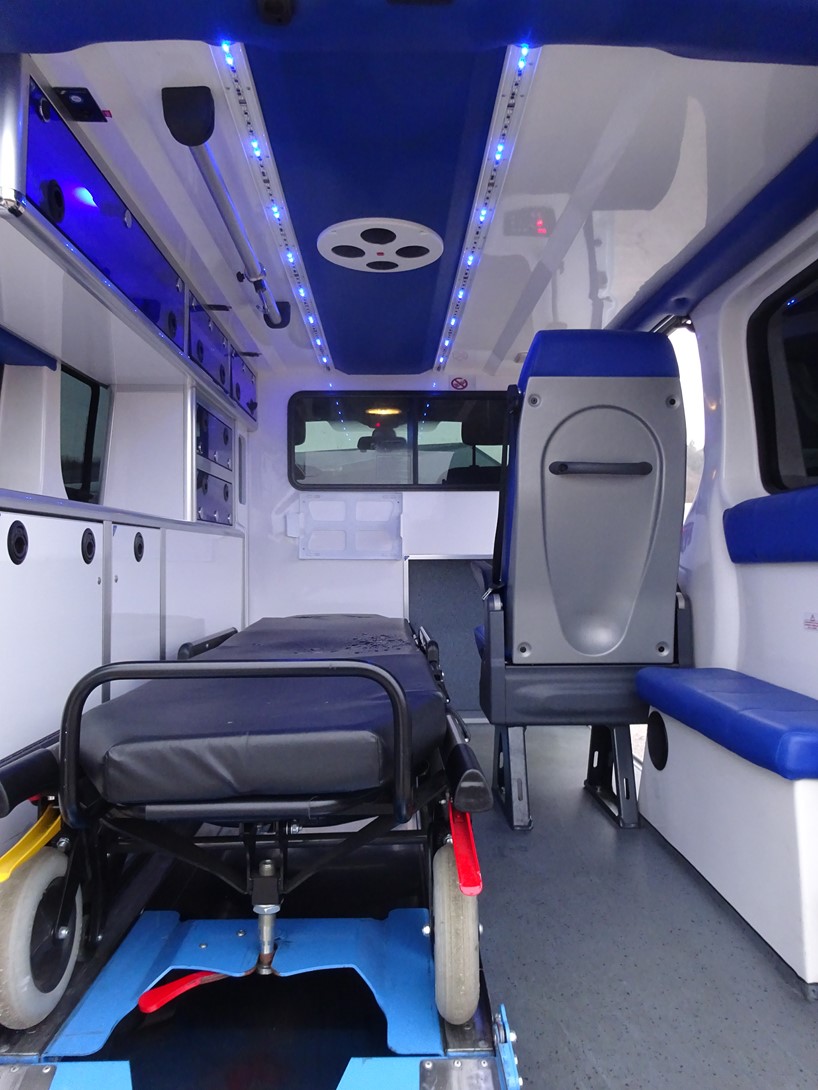 Ambulance Opel Vivaro 120 cv avec deux portes latérales