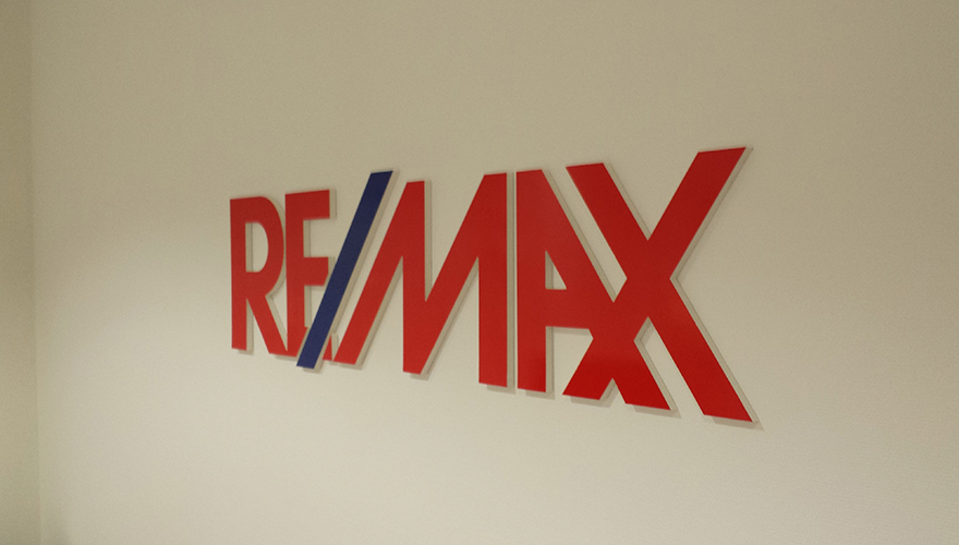 Lettres découpées en relief d'intérieur - Style unique avec matériaux personnalisés par PANO Nice Ouest_3