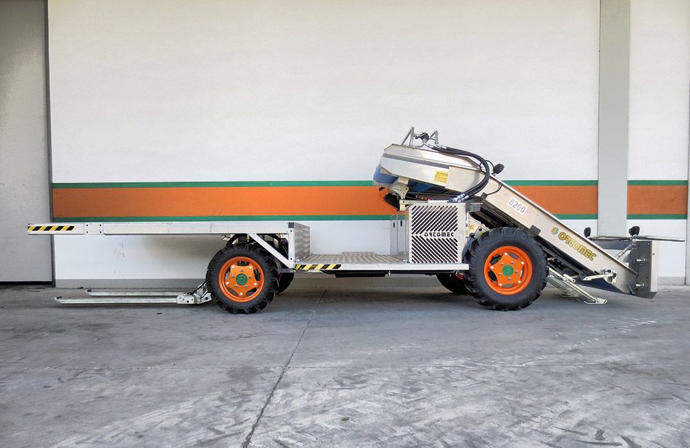 Récolteuse de légumes 8200 Foglia - Ortomec SRL - largeur de la tête de récolte 130 à 180 cm - transmission hydraulique et chariot élévateur pour palettes_3