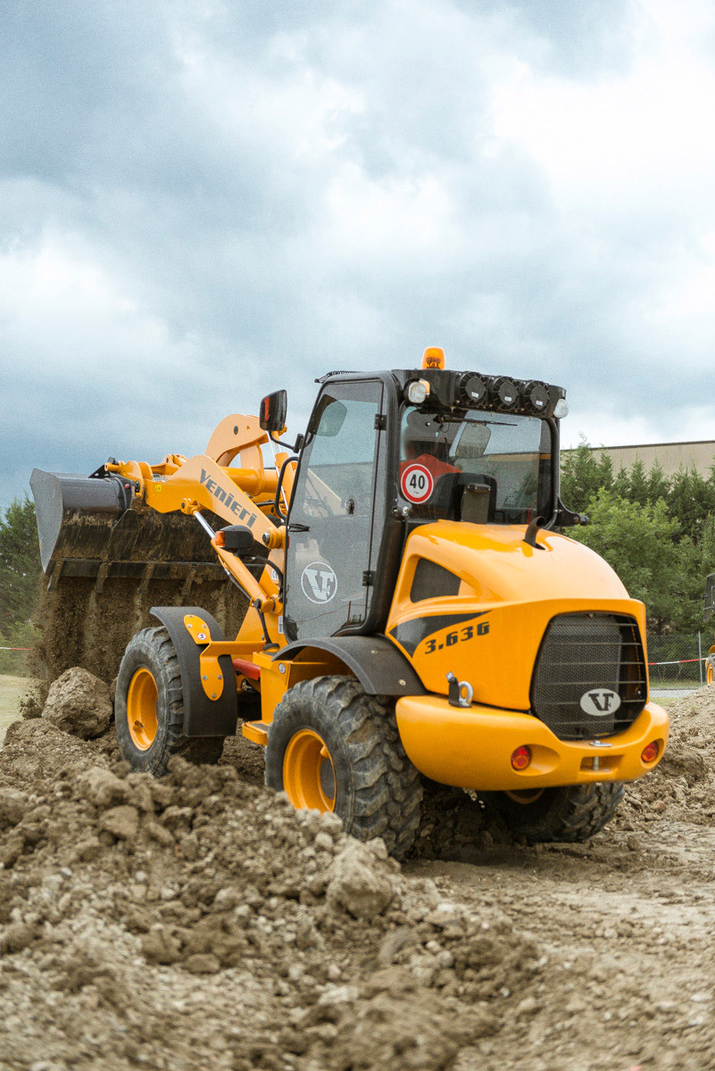 Chargeuse 5,7t - Venieri 3.63G - Moteur Yanmar - Capacité du godet 0,8 à 1,5 m3_3