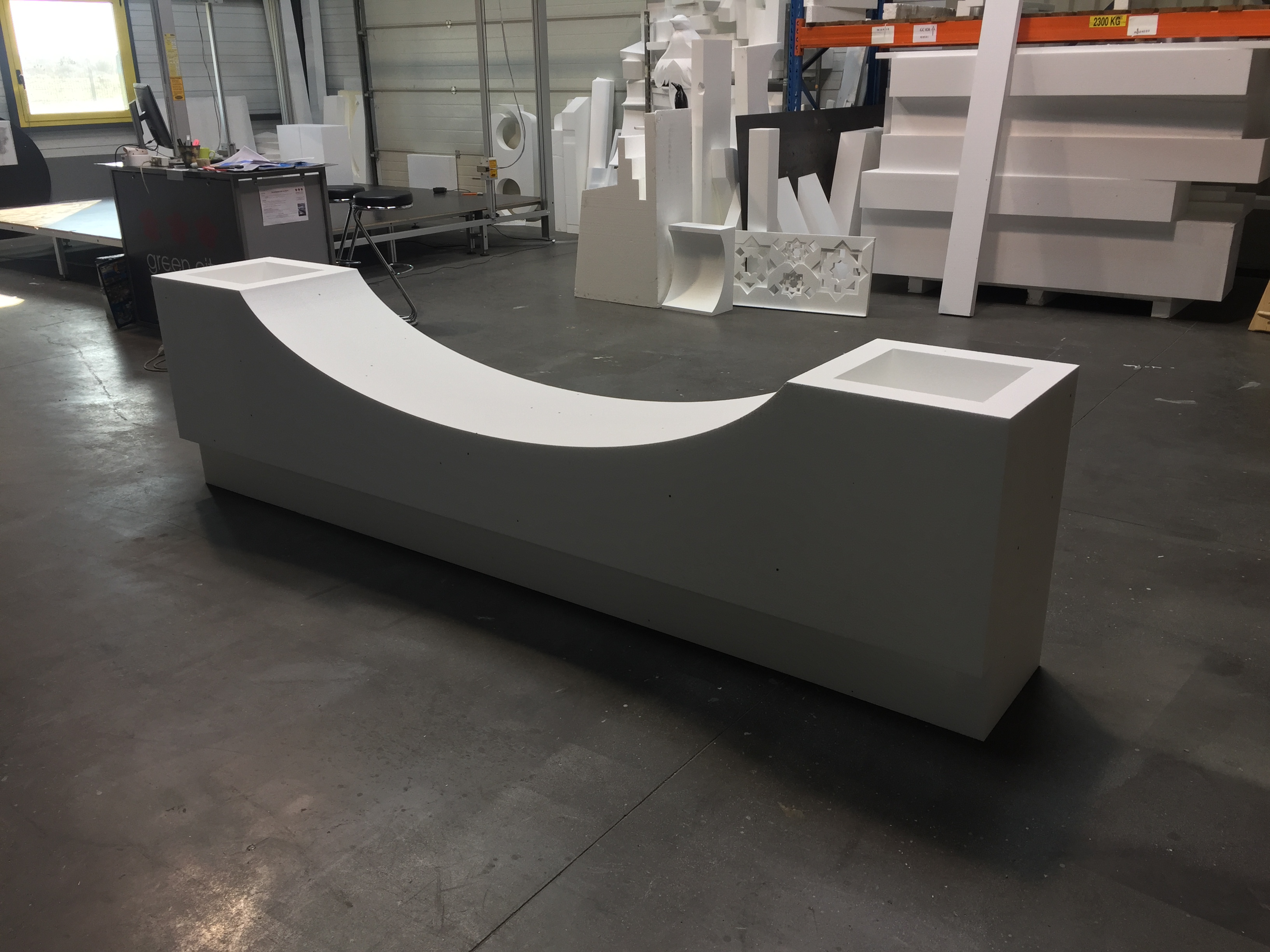 Jardinière avec assise en résine Ultra® - sur mesure, résistante aux UV et aux chocs, intérieur/extérieur_3