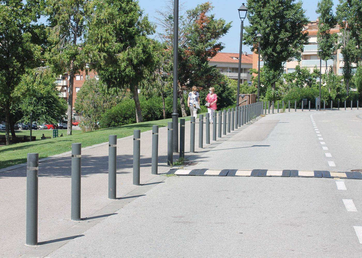 Borne Hospitalet - H214 - Mobilier Urbain en acier zingué avec anneau inoxydable_3