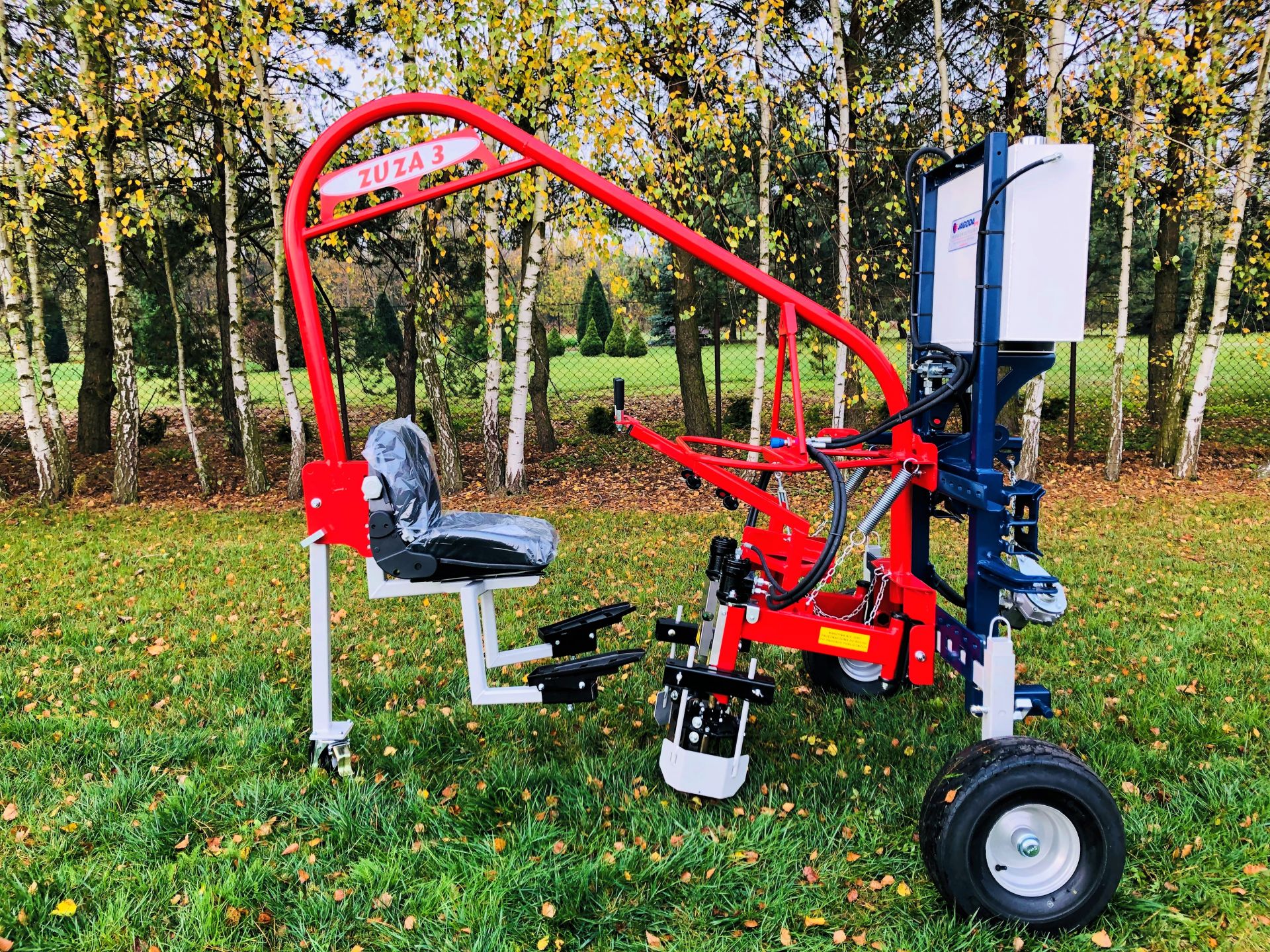 Machine de désherbage inter-rangs pour fraises et lavande