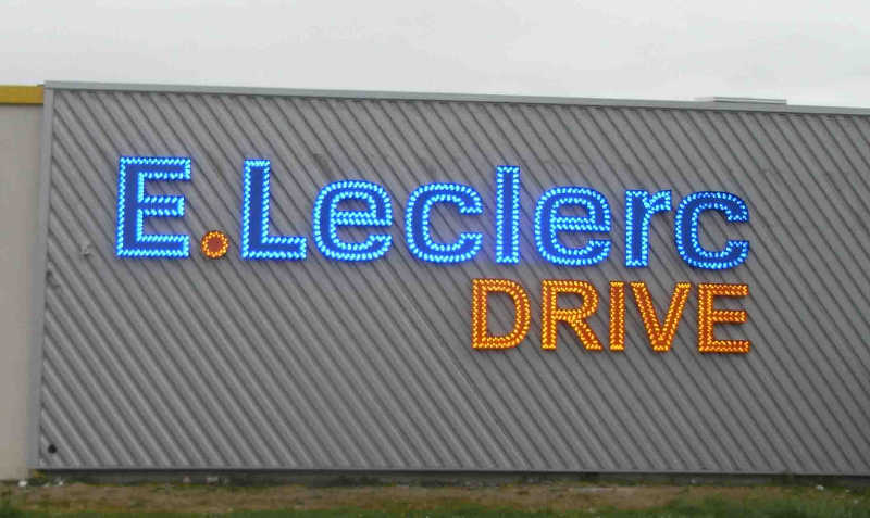 Panneau d'enseigne LED économique, réalisation sur mesure en fonction de vos besoins et de votre budget - OUEST ENSEIGNES_3