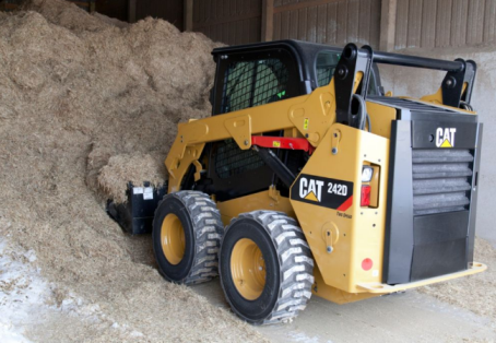 Chargeurs compacts rigides sur pneus caterpillar 242d_3