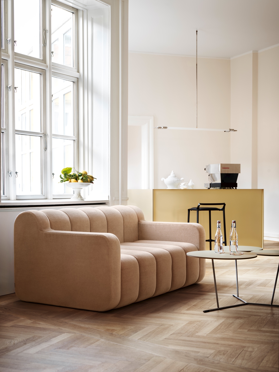 Canapé d'accueil moderne et accueillant pour zones de réception_3