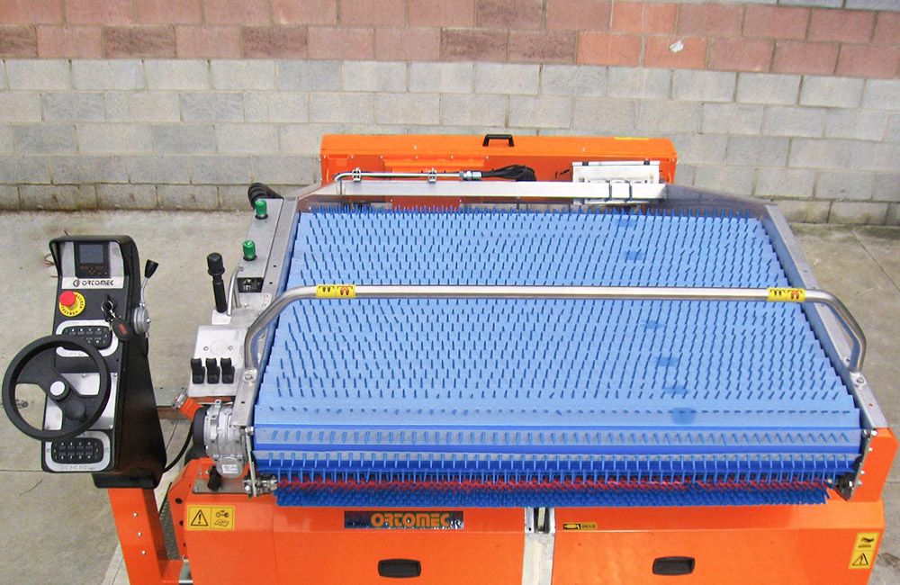 Récolteuse de légumes automotrice 8200 Herbex - Ortomec SRL - largeur de tête 130 à 180 cm_3