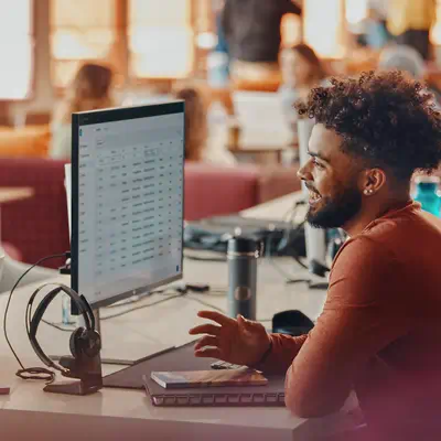 Micro-casque Poly Voyager Focus 2 USB-C-C certifié Microsoft Teams + adaptateur USB-C/A +base de cha_3