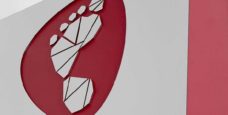 Enseigne lumineuse drapeau avec faces ajourées et profils en plexiglas - Personnalisable_3