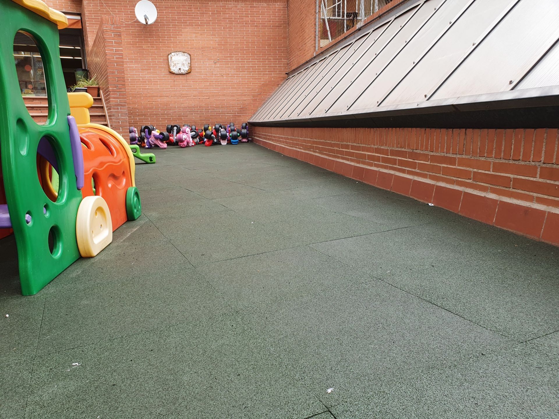 Revêtement de sol pour sécurité et confort en extérieur