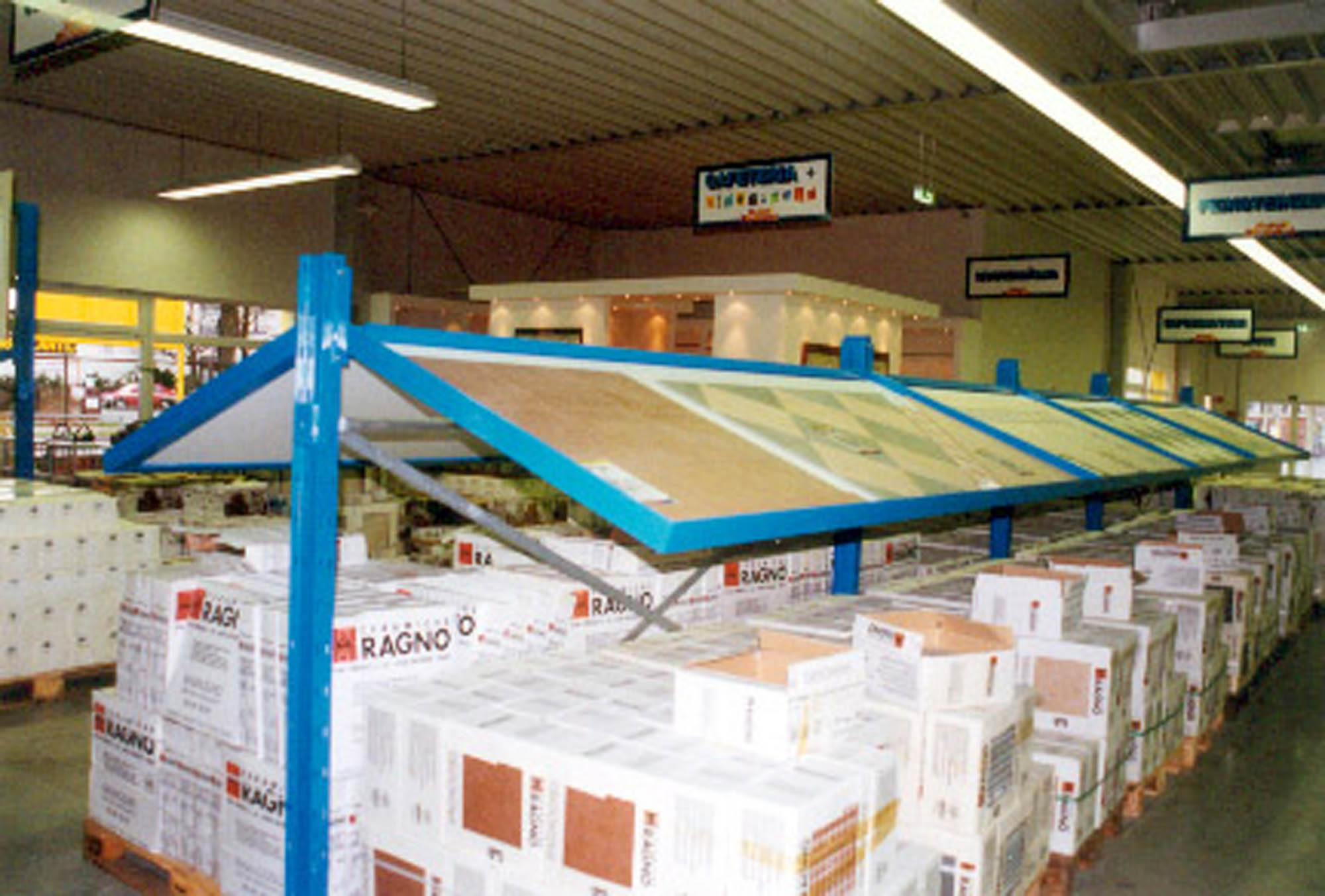 Rayonnage sapin pour carrelage complet - OHRA - robuste avec surfaces inclinées à 20° et dimensions standard_3
