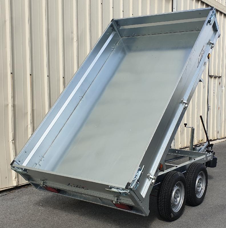 Remorque avec demi-garde-boue galvanisé et roue jockey