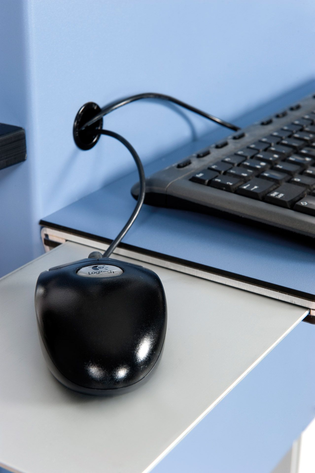 Chariots informatiques médicaux Mercura - réglables en hauteur avec supports pour accessoires_3