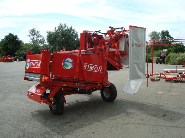 Récolteuse de carottes semi-industrielle S3P - Simon - portée avec mise en trémie et hauteur de déchargement importante_3