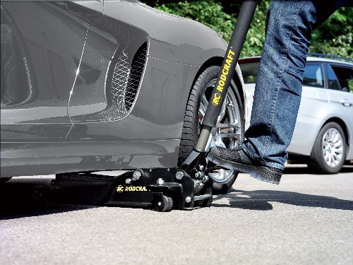 Cric hydraulique équipé d'une valve de précision pour une descente contrôlée