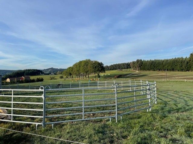 Barrière mobile pour parc de contention bovins et chevaux