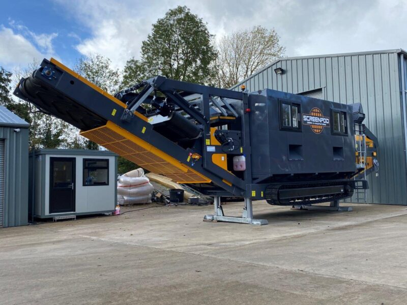 Cabine de tri mobile Screenpod SPS122 T - 4 postes - Overband - Châssis chenilles - Alimentateur HD - Aspiration des ultras légers_3