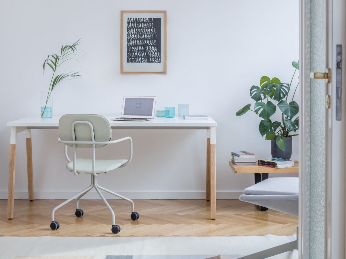Bureau opératif esthétique et fonctionnel avec pieds en bois - OGI W - design minimaliste et finitions personnalisables_3