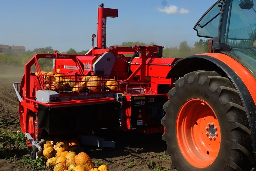 Récolteuse de pépins de citrouilles - Moty GmbH KE 2000 - Débit 0.6-0.9 ha/h - Puissance 75 kW - Tambour cribleur 2.5m_3