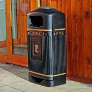 Streamline Jubilee - poubelle publique 85 litres - Glasdon avec courbe texturé et capot en forme de dôme_3