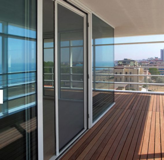 Tissu gris à maille des moustiquaires Bandalux pour grande visibilité