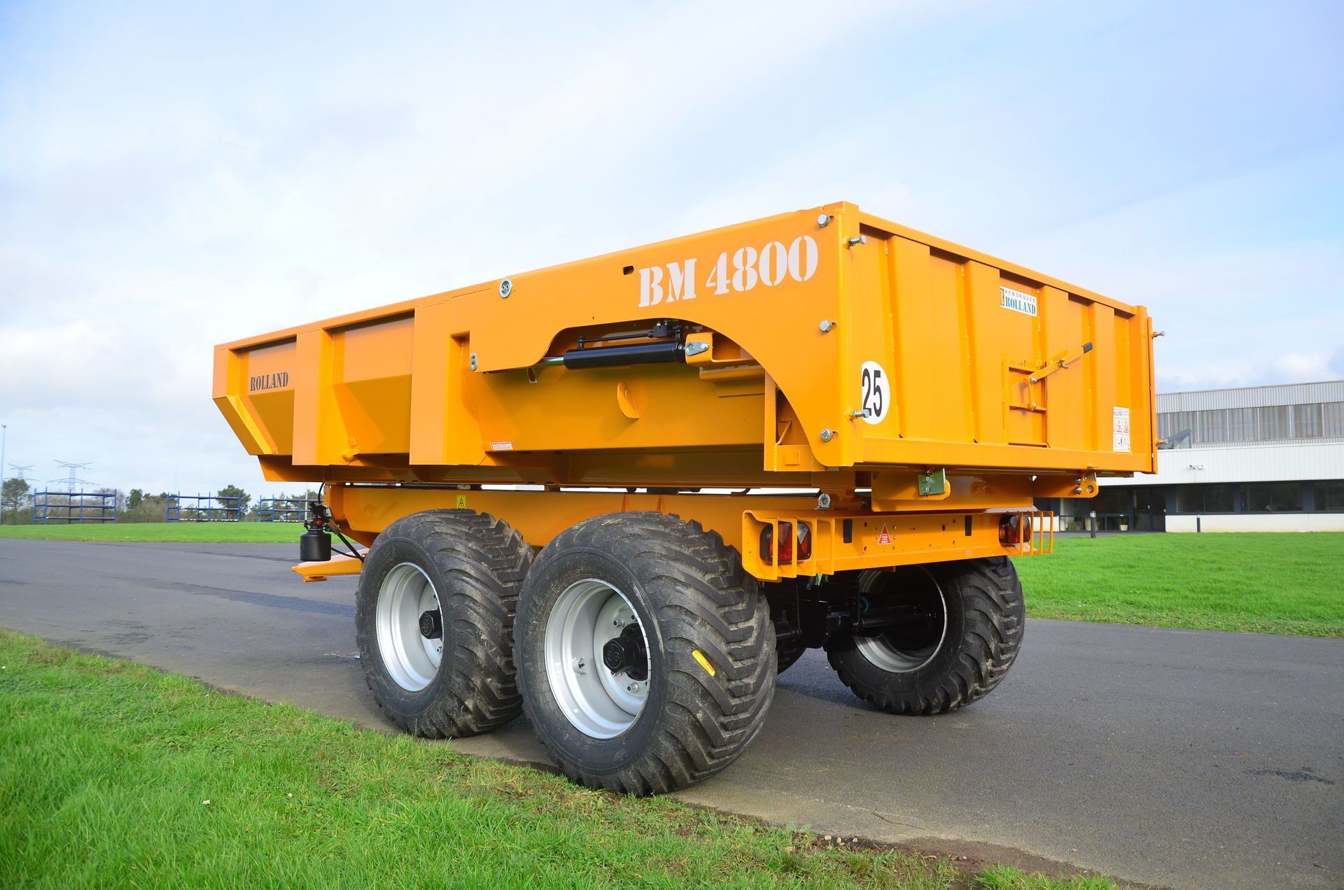 Benne BM 4800 idéale pour espaces verts et TP légers