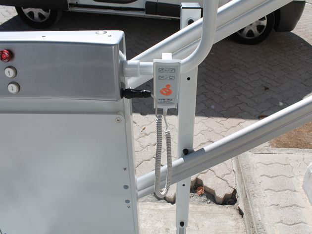 Plateforme pmr monte escalier - securacces - plateforme pmr monte escalier droit_3