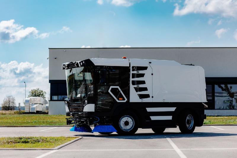Machine de propreté urbaine ergonomique et insonorisée