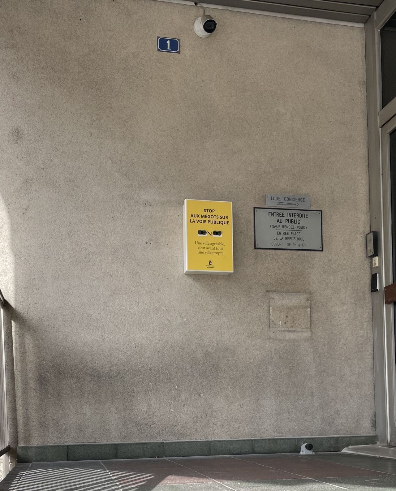 Cendrier d'extérieur urbain et ludique de sensibilisation à la pollution de mégots_3