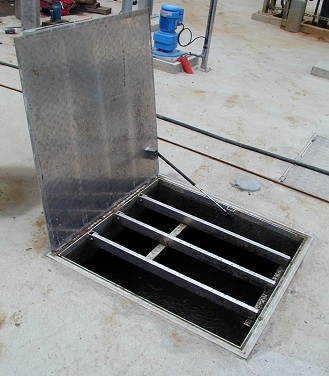 Trappe anti-chute avec joints pour étanchéité accrue
