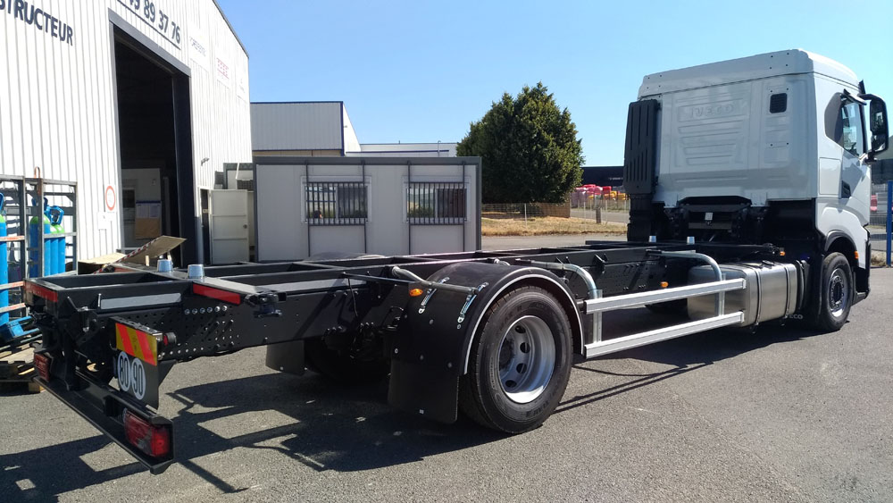 Châssis cabine pour poids lourds avec équipements personnalisés