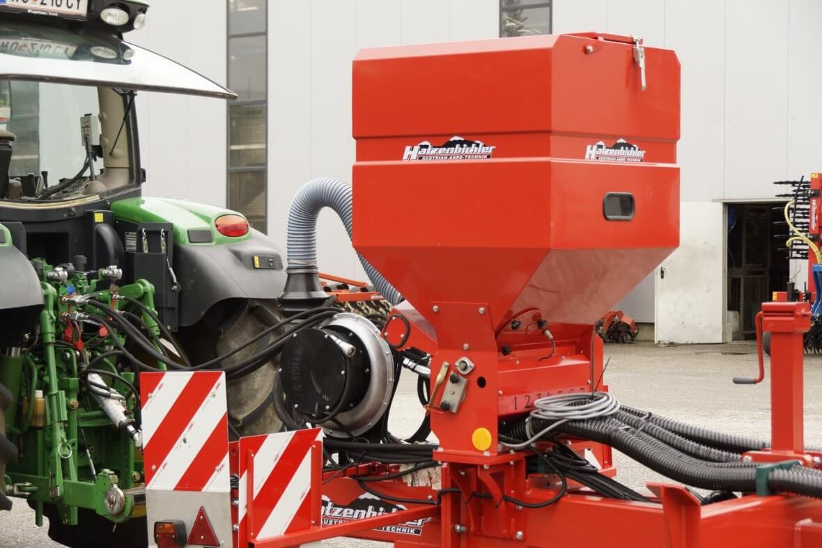 Semoir pneumatique - Thomas Hatzenbichler Agro-Technik GmbH - Modèle Air 8, Air 16, Air 24 pour semis à la volée_3