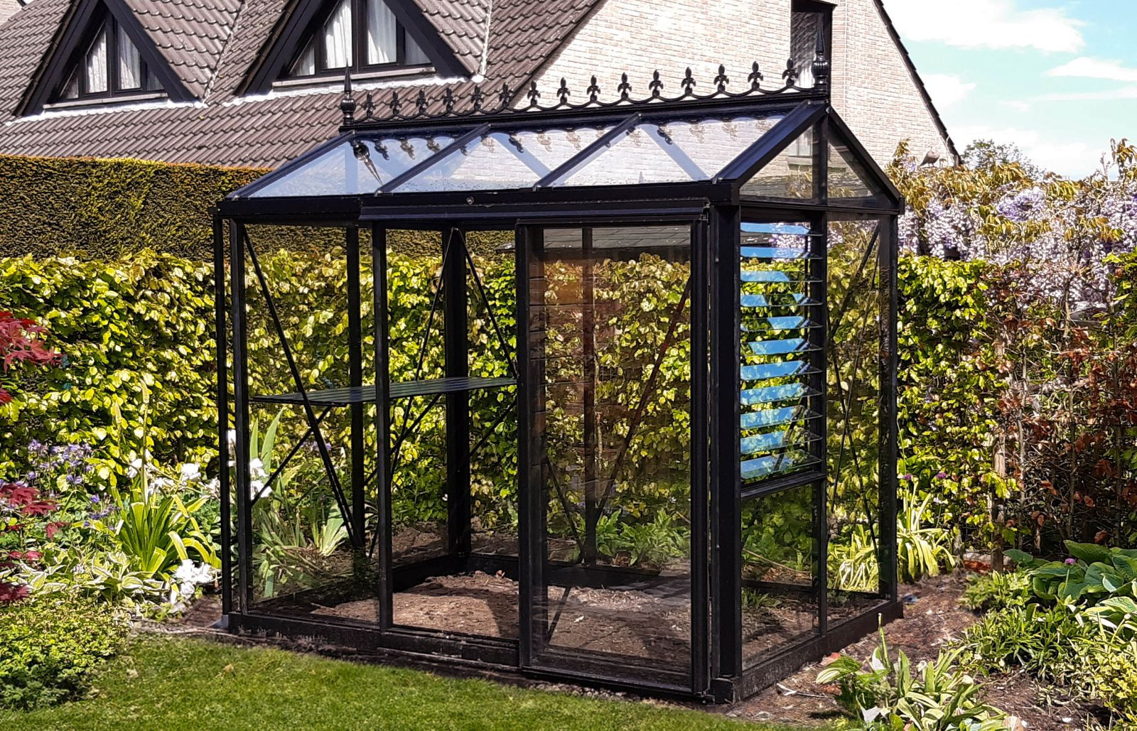 Serre en verre compacte et très lumineuse pour les jardins et terrasses - Disponible en aluminium naturel, noir ou vert - Helios Urban_3
