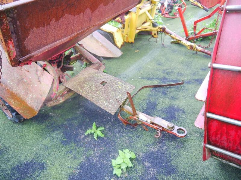 Saleuse / épandeur à sel France Neige SRL - capacité 300L - modèle traîné - occasion - bon état_3