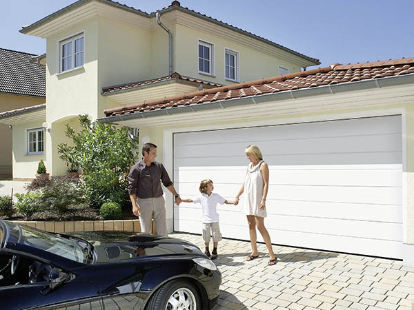 Porte de garage sectionnelle anti-effraction à rainure moyenne - design personnalisable et options variées_3