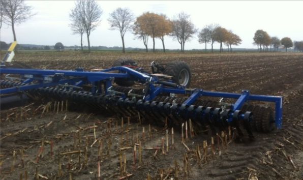 MaxiRoll 3-Delt - Rouleau agricole Dal-Bo - Largeur 10,30 m à 12,30 m avec options hydrauliques et système DUOFLEX_3
