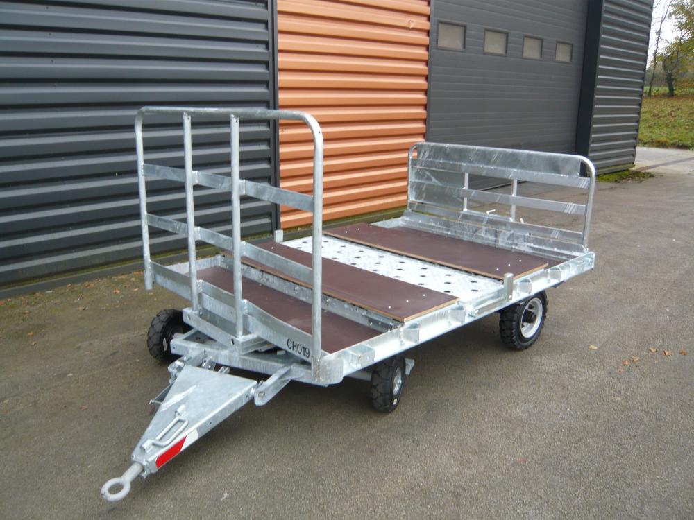 Remorque spécifique polyvalente pour le transport de conteneurs de fret aérien et de bagage en vrac_3