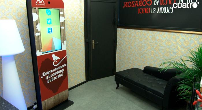 Série G Interactive Kiosk - Artemedia - Écran 32 pouces tactile ou non, personnalisable et design_3